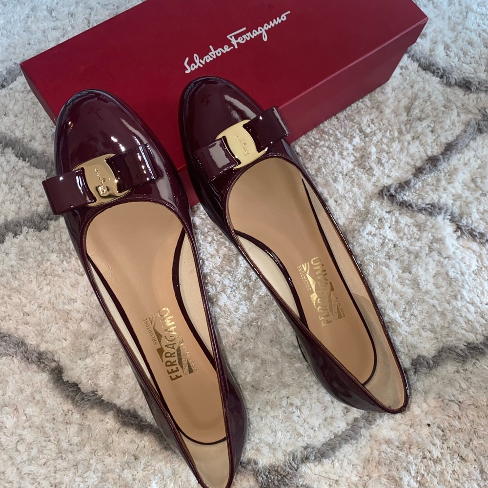 BRAND NEW Salvatore Ferragamo Burgundy Vara pump